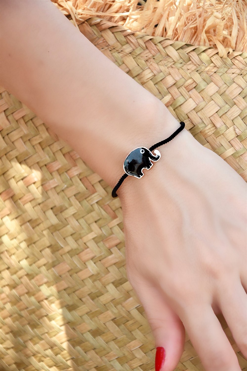 Fil Uçlu Siyah İp Bileklik KA031075