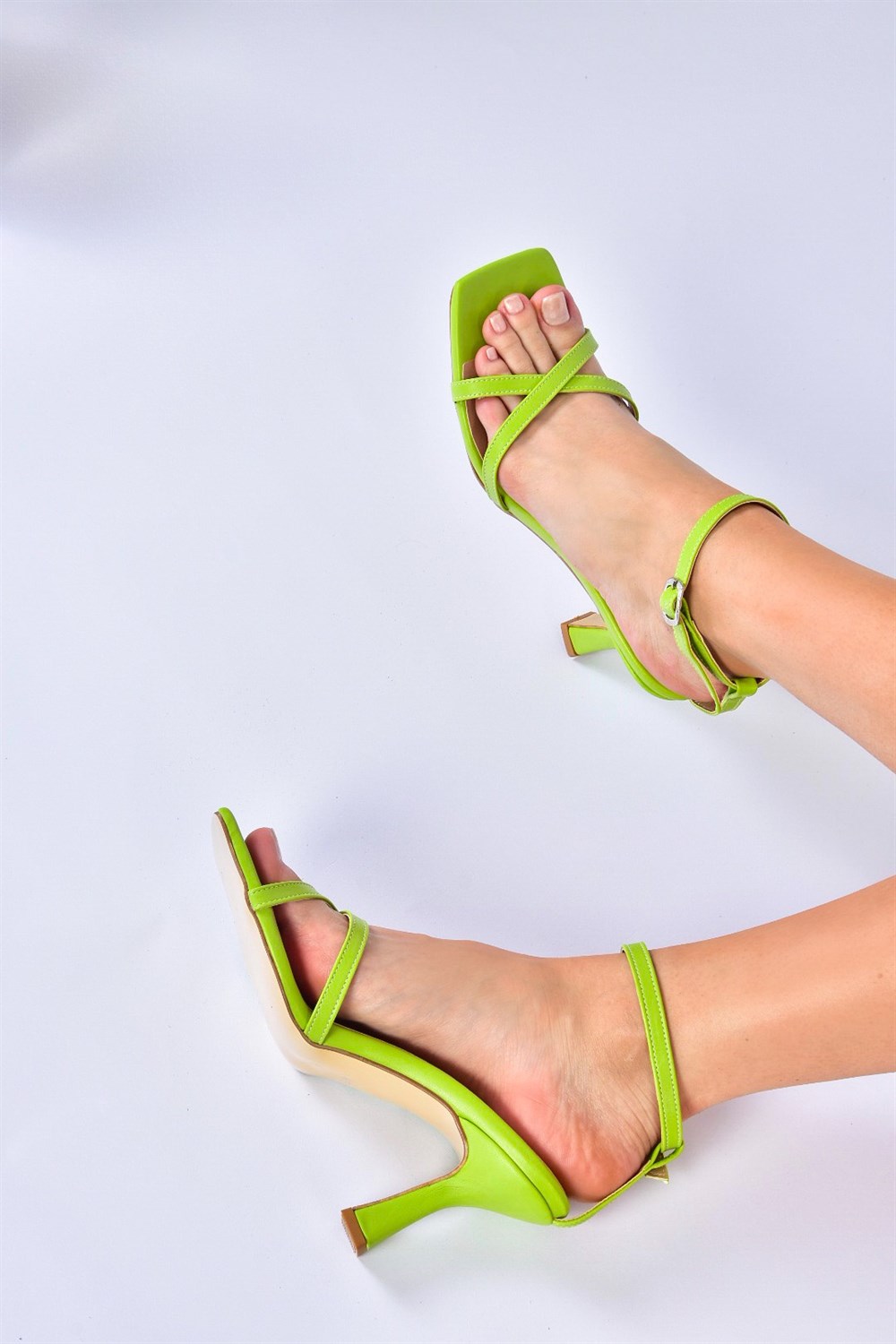 Fıstık Yeşili Çapraz Bantlı Topuklu Ayakkabı M427732309