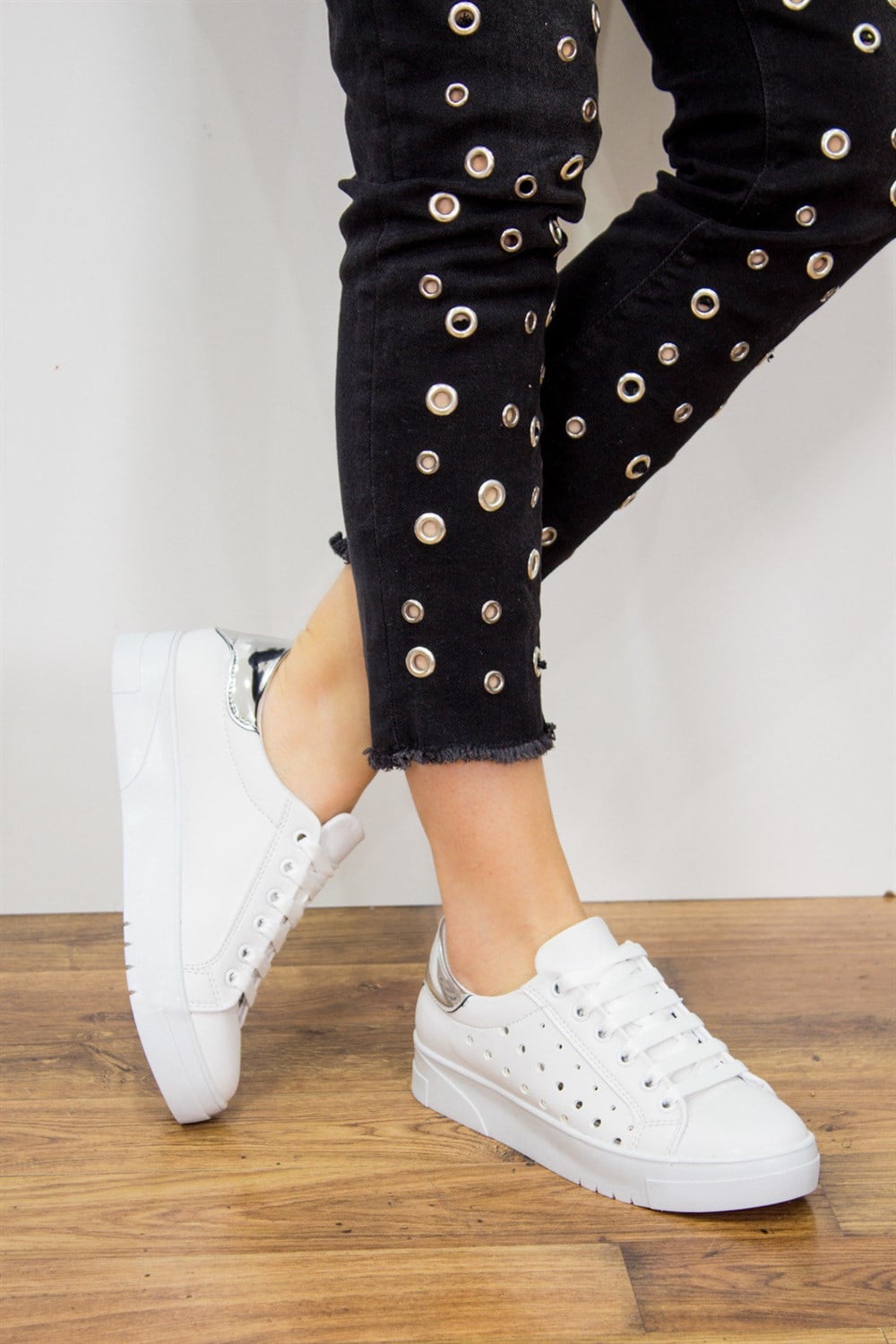 Fox Shoes Beyaz/Gümüş Kadın Sneakers D540176009