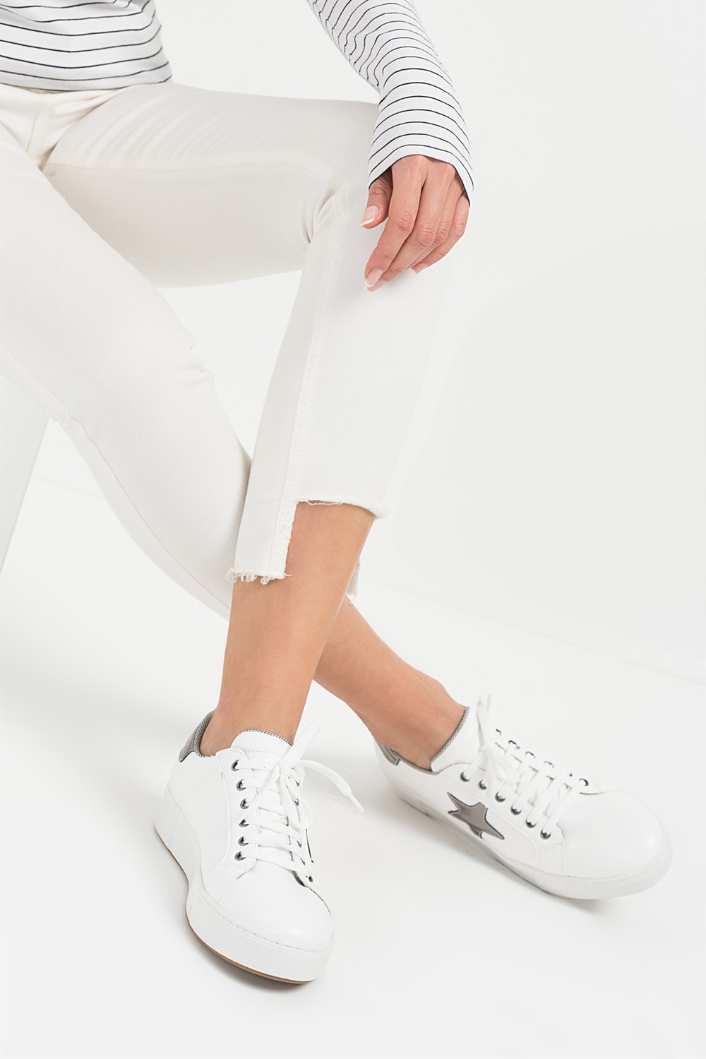 Fox Shoes Beyaz/Platin Kadın Sneakers D288271209