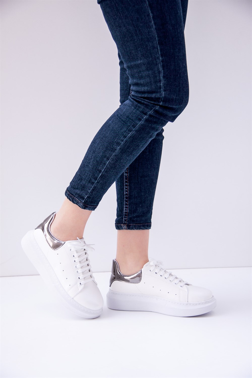 Fox Shoes Beyaz/Platin Kadın Sneakers D615678509