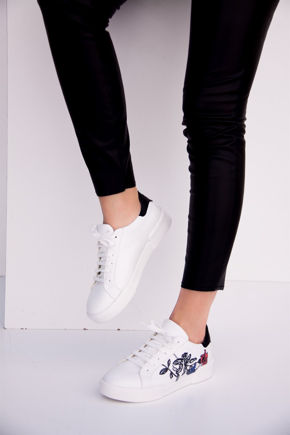 Fox Shoes Beyaz/Siyah Kadın Sneakers D267097509