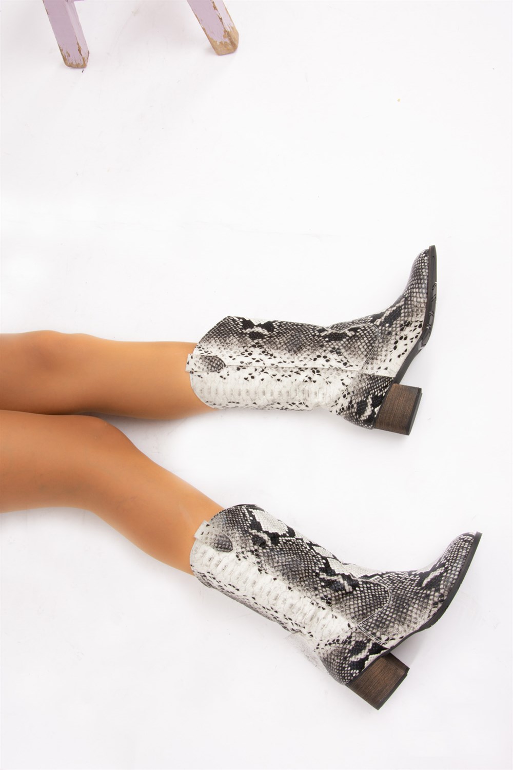 Fox Shoes Siyah-Beyaz Kadın Bot E267730007