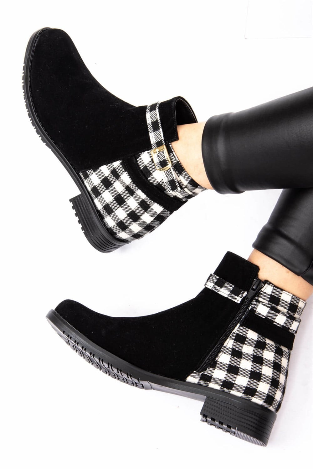 Fox Shoes Siyah Beyaz Kareli Kadın Bot E726350002