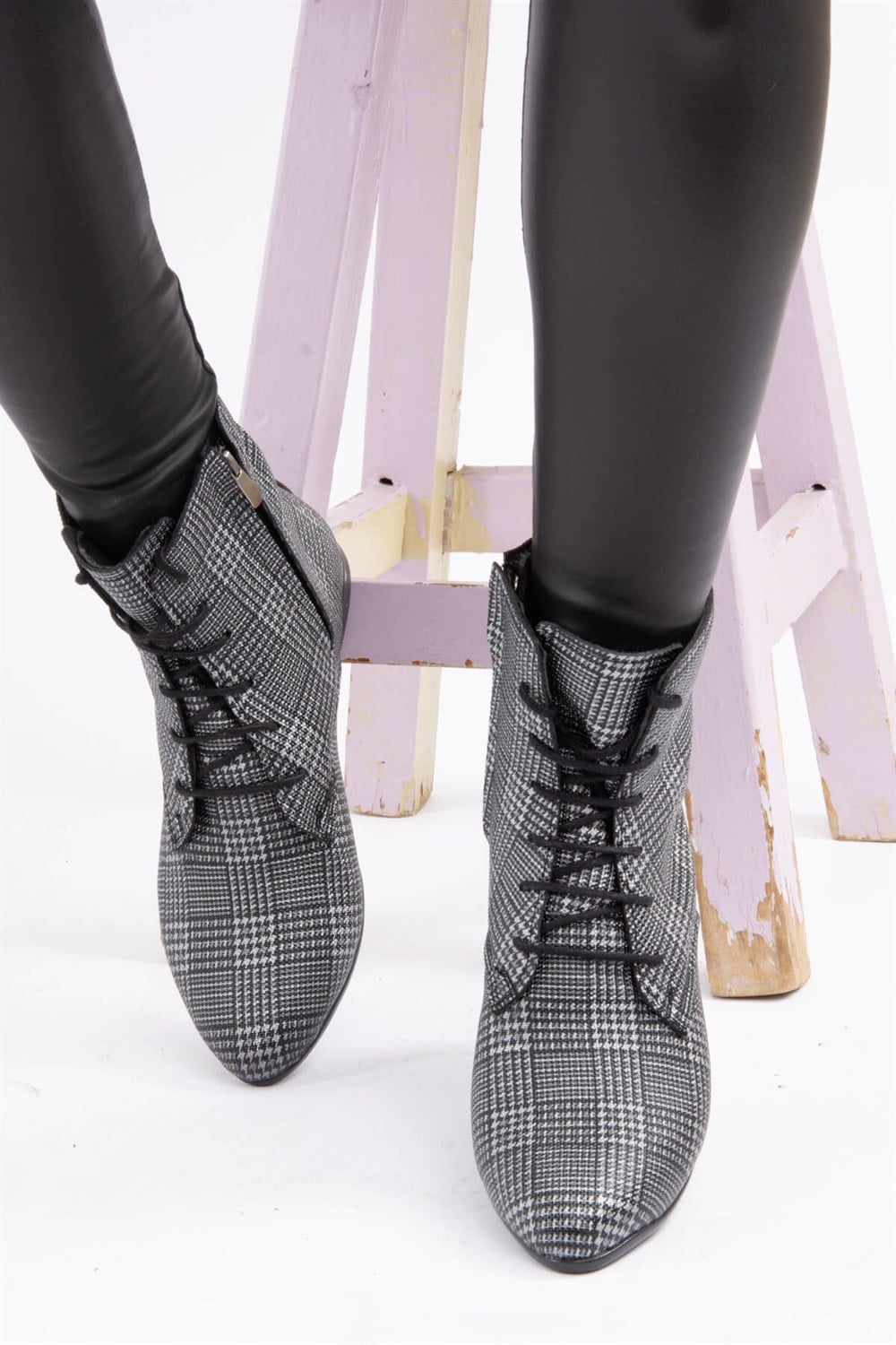 Fox Shoes Siyah Gri Ekose Kadın Bot E735052509