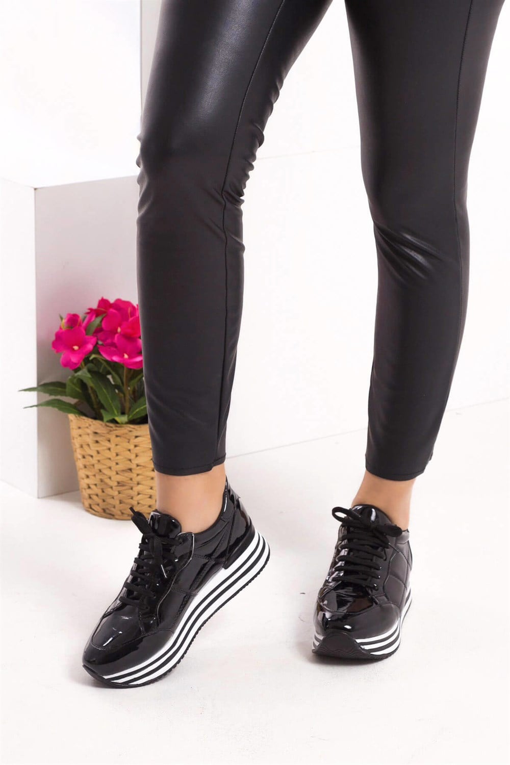 Fox Shoes Siyah Kadın Sneakers D267061208