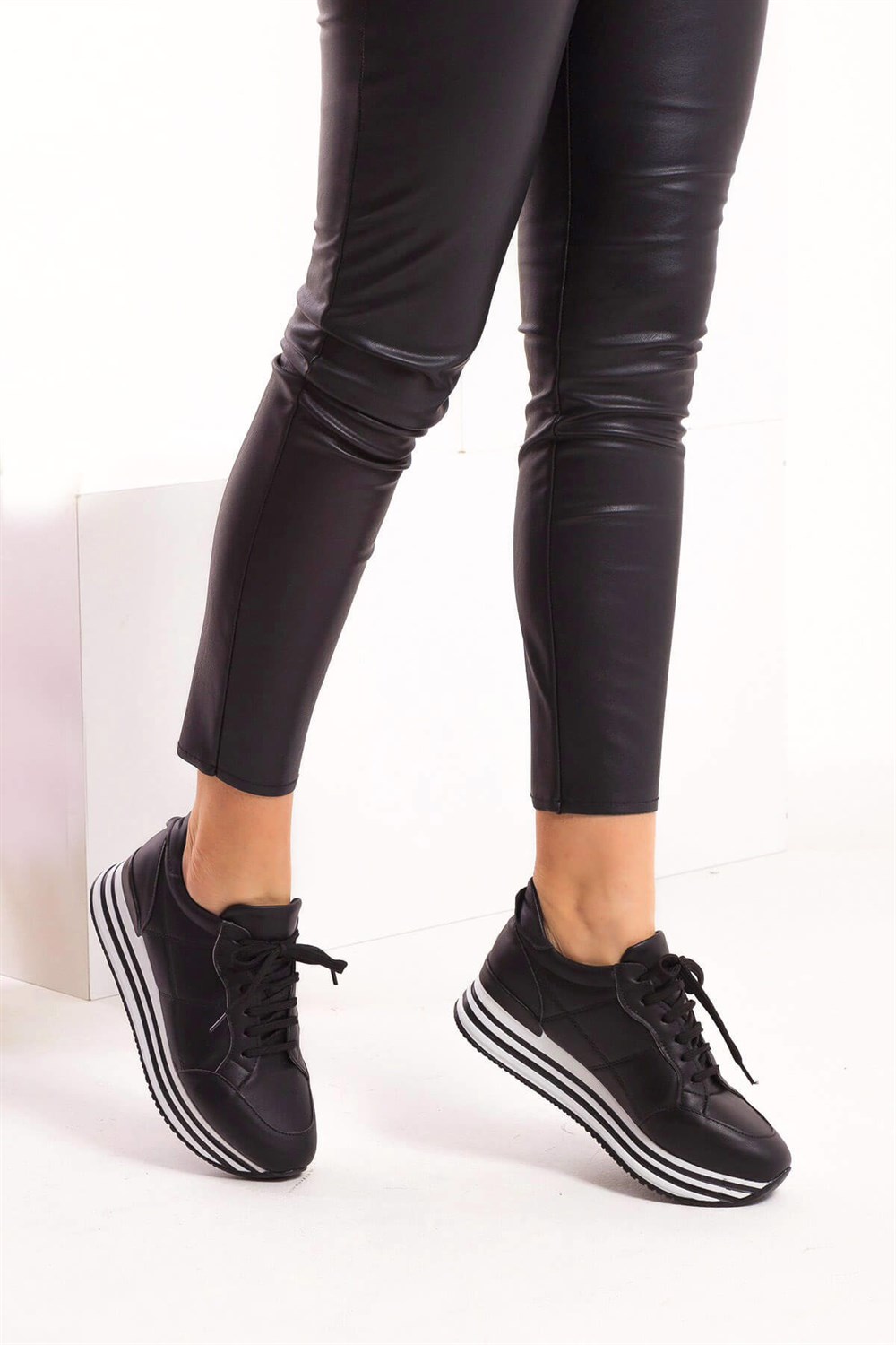 Fox Shoes Siyah Kadın Sneakers D267061209