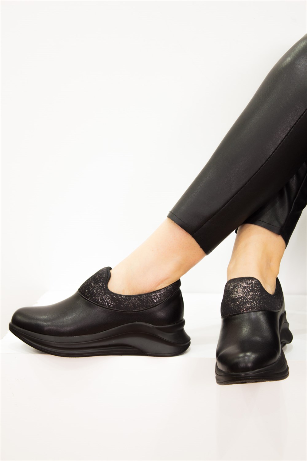 Fox Shoes Siyah Kadın Sneakers D288048209