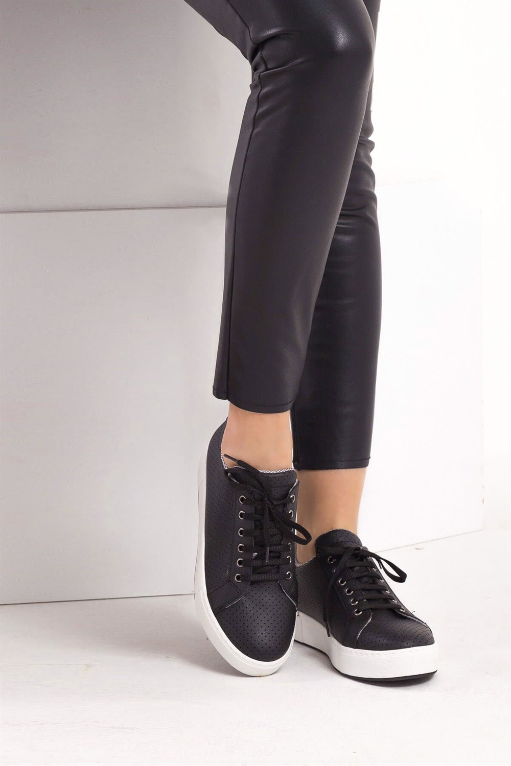 Fox Shoes Siyah Kadın Sneakers D288473409