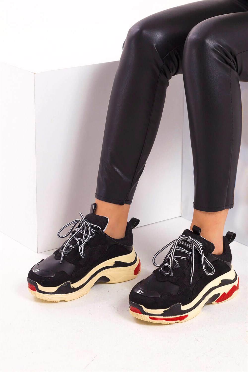 Fox Shoes Siyah Kadın Sneakers D592410102
