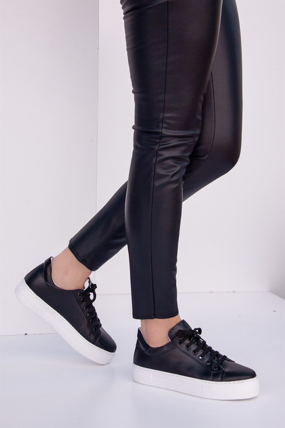 Fox Shoes Siyah Kadın Sneakers D615010109
