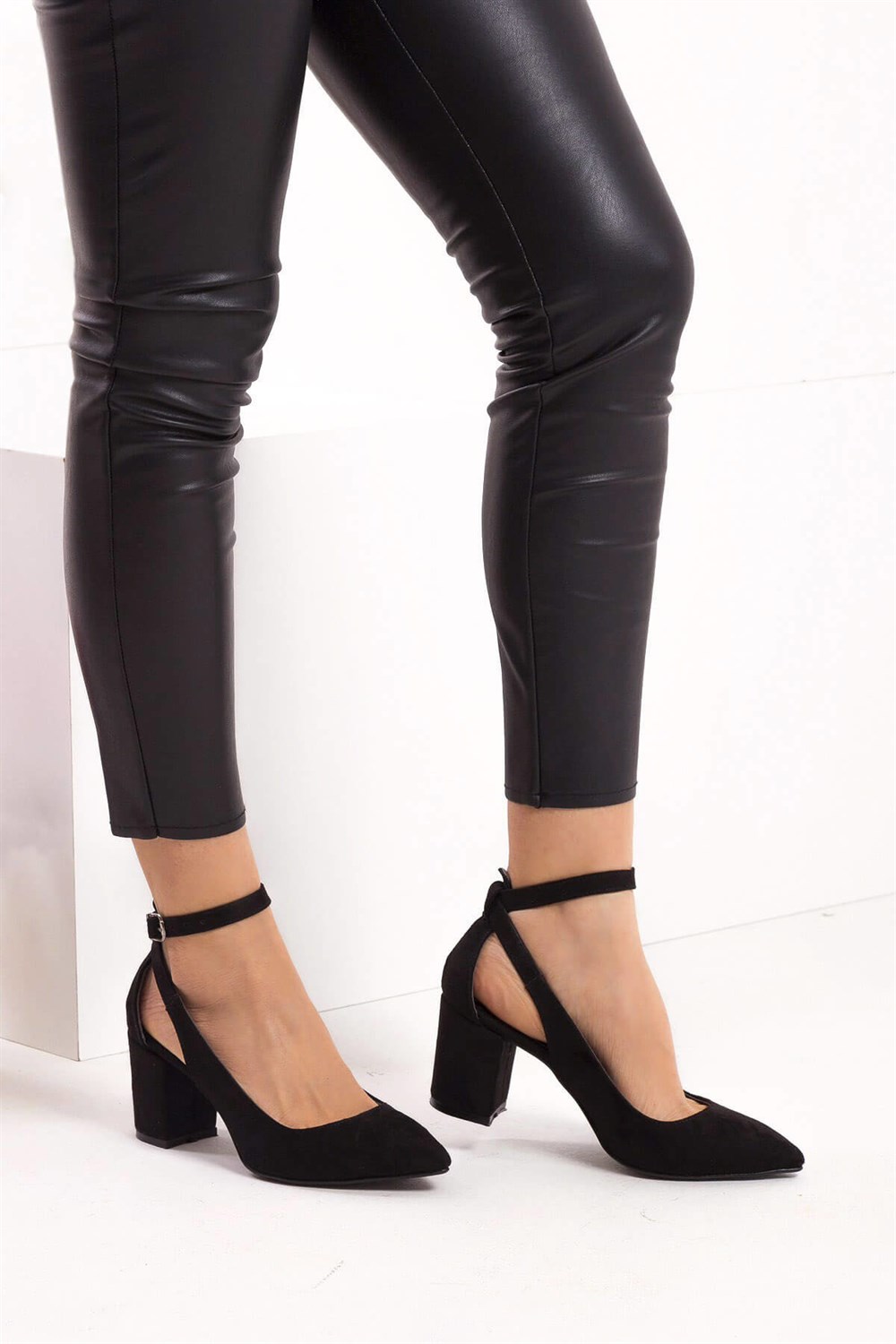 Fox Shoes Siyah Kadın Topuklu Ayakkabı D922223602