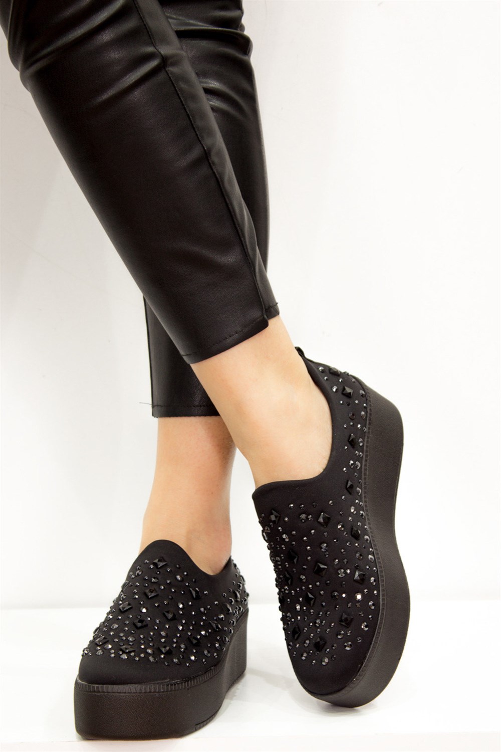 Fox Shoes Siyah Kumaş Kadın Dolgu Topuklu Ayakkabı D602036404