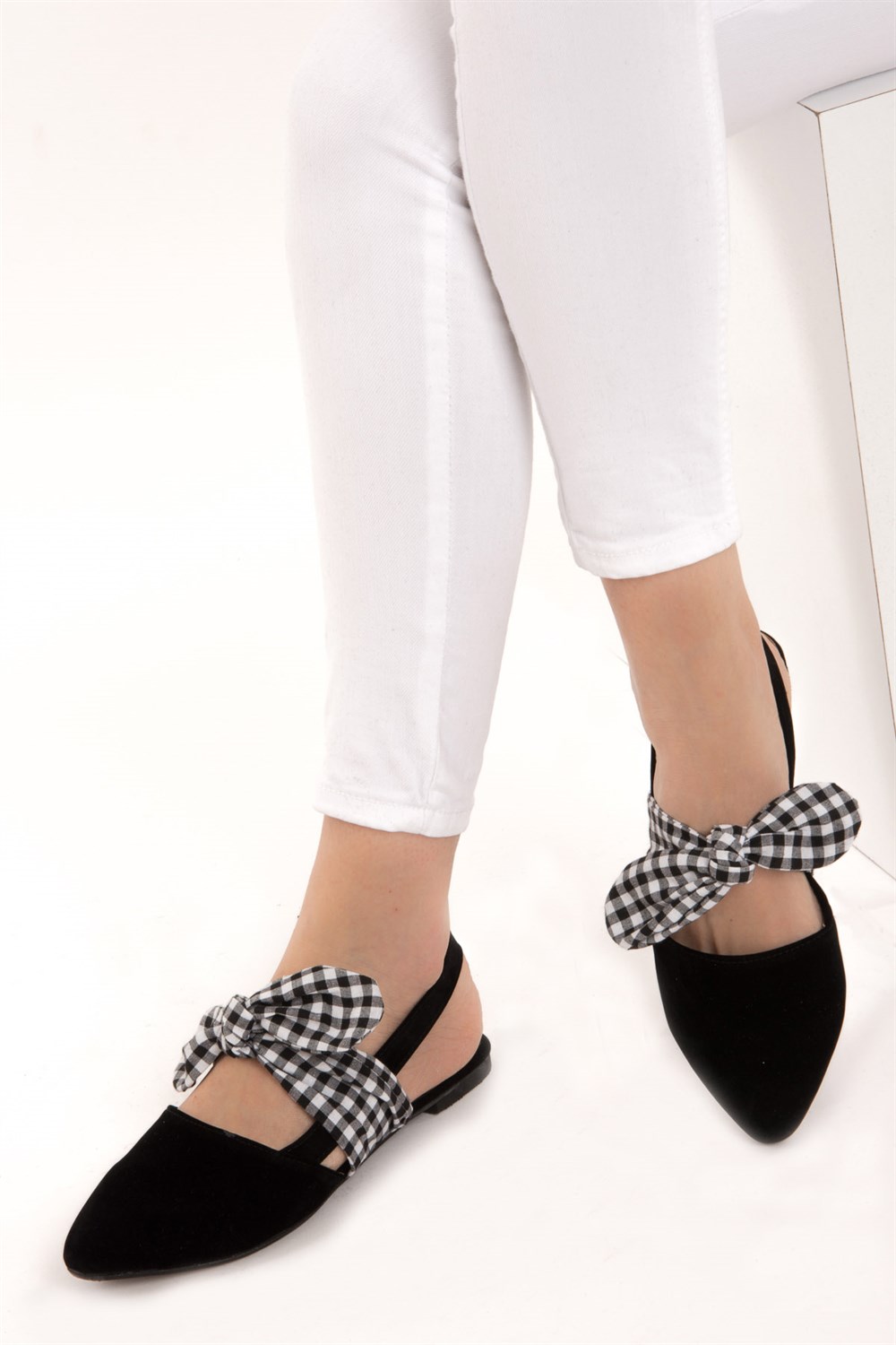 Fox Shoes Siyah/Beyaz Kadın Babet D726603002