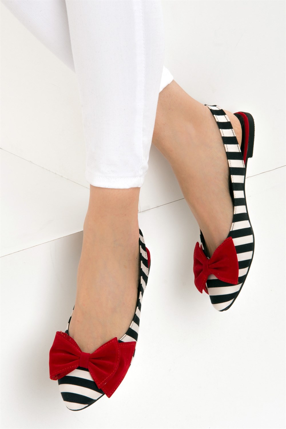 Fox Shoes Siyah/Beyaz/Kırmızı Kadın Babet D726774404