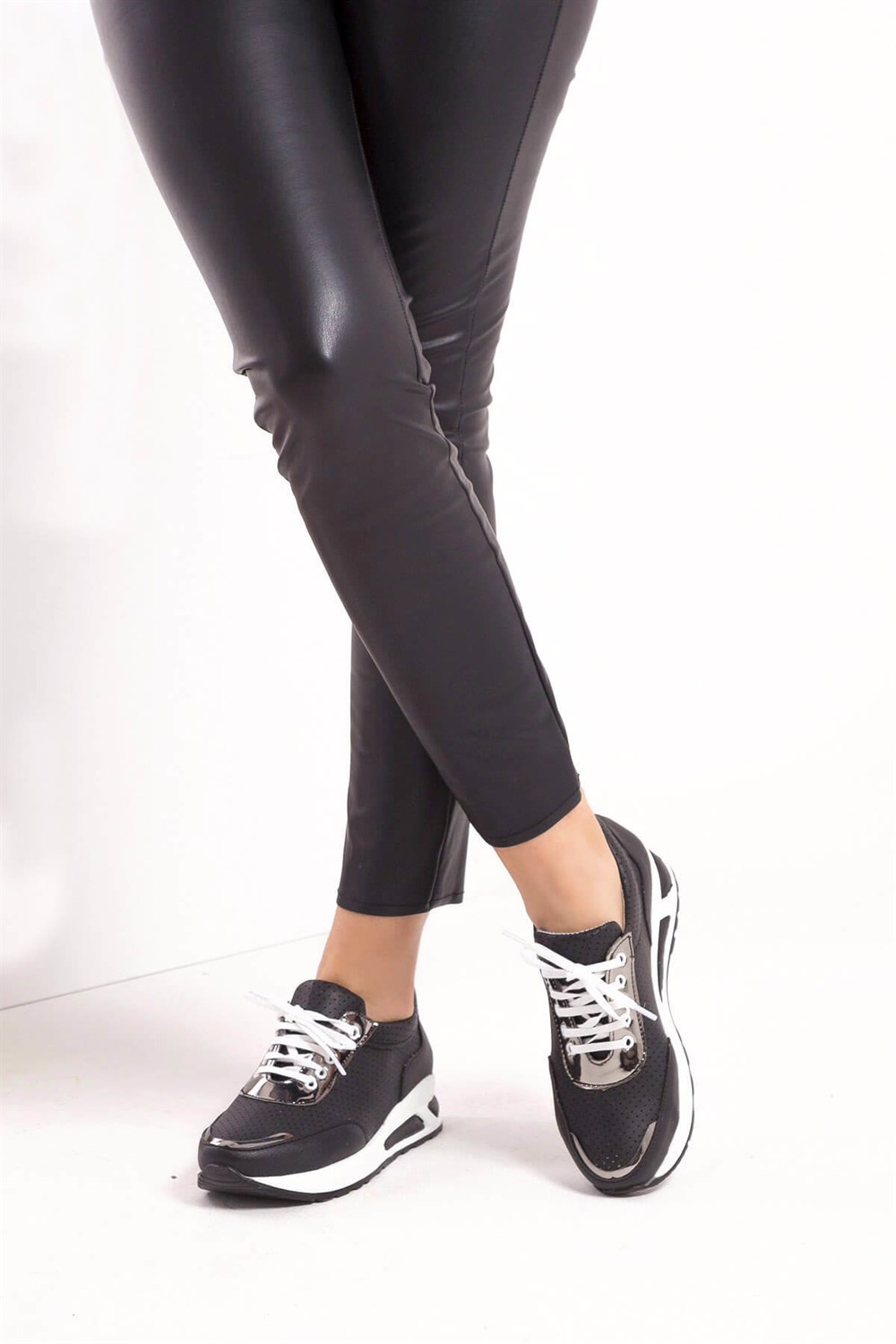 Fox Shoes Siyah/Platin Kadın Sneakers D367006709
