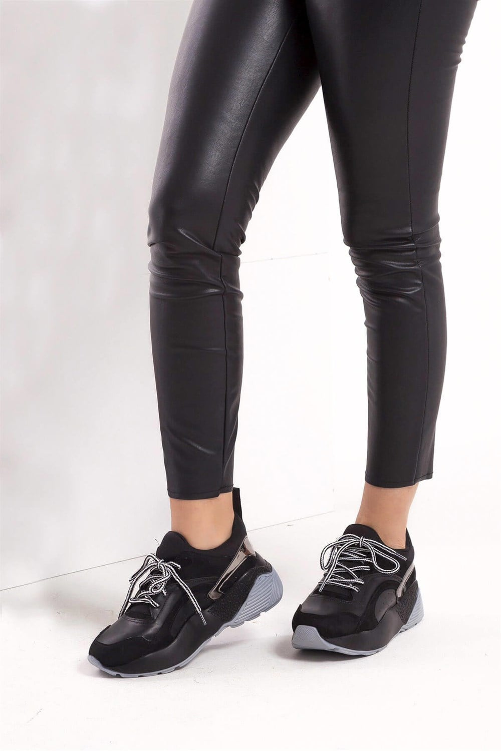 Fox Shoes Siyah/Platin Kadın Sneakers D592415009