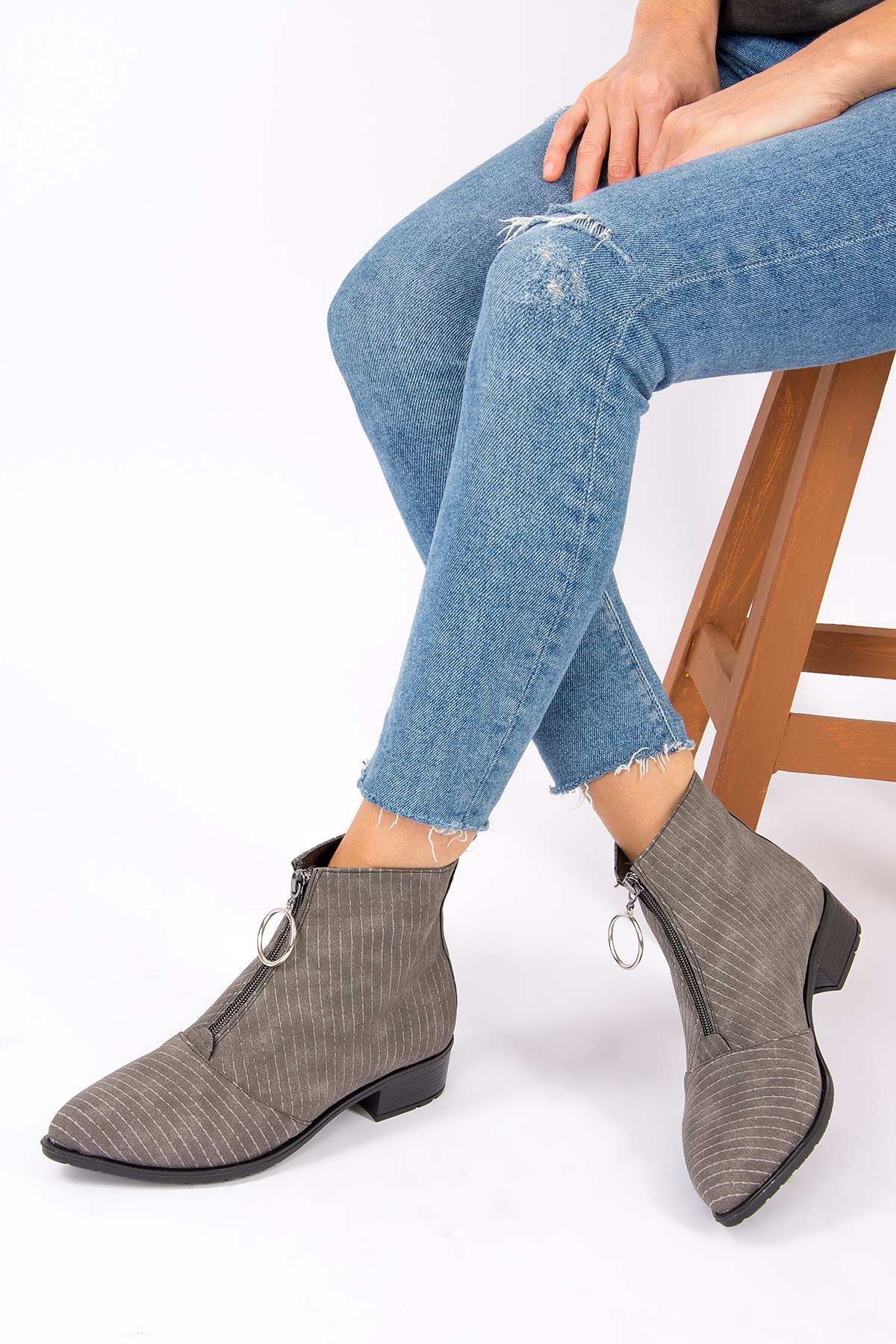 Gri Kadın Bot G563163702