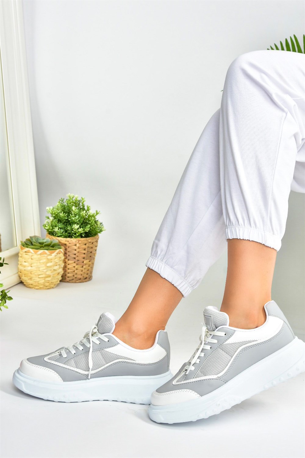 Gri Kalın Tabanlı Kadın Sneakers M702015309