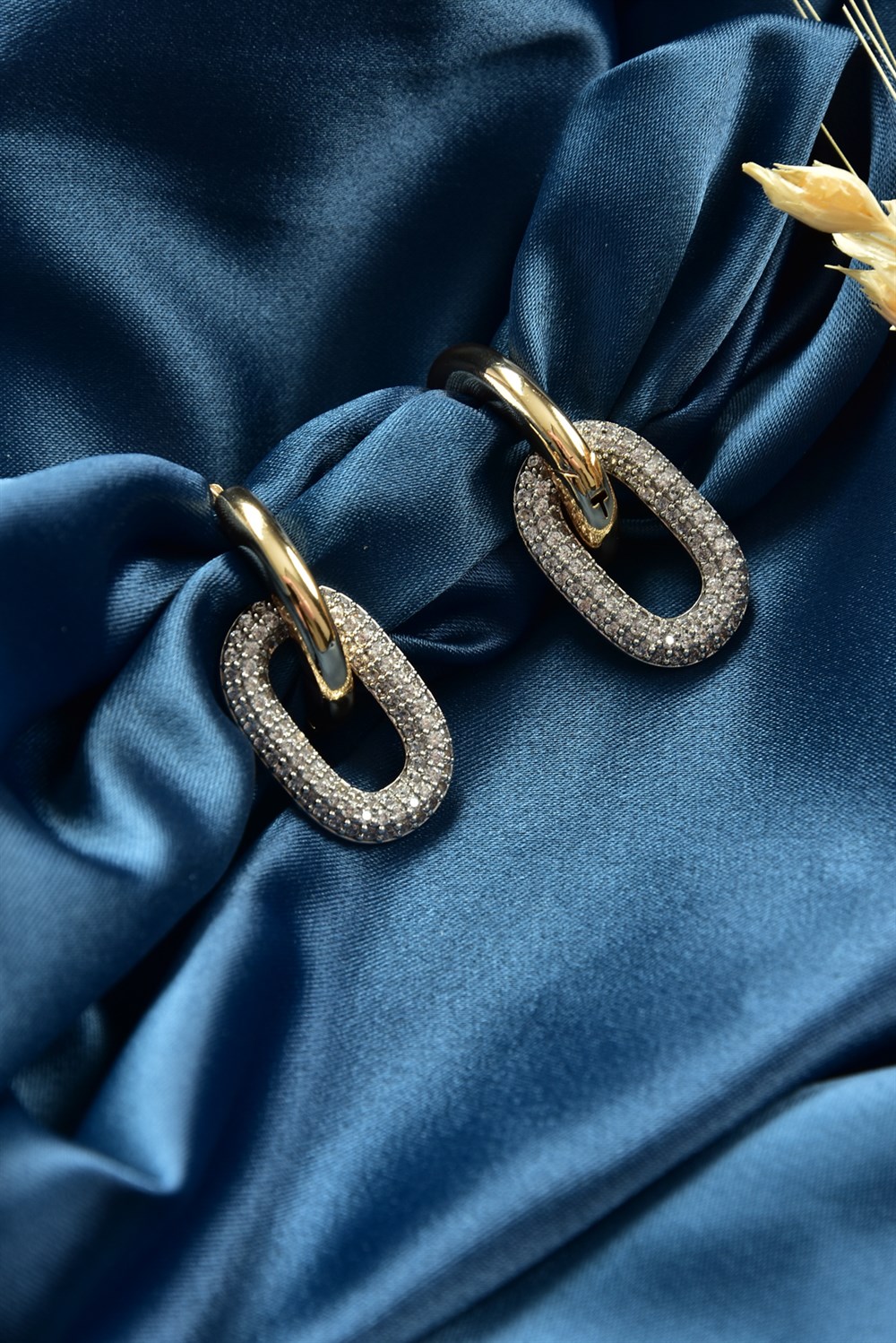 Oval Taş İşlemeli Gold Küpe KA021219