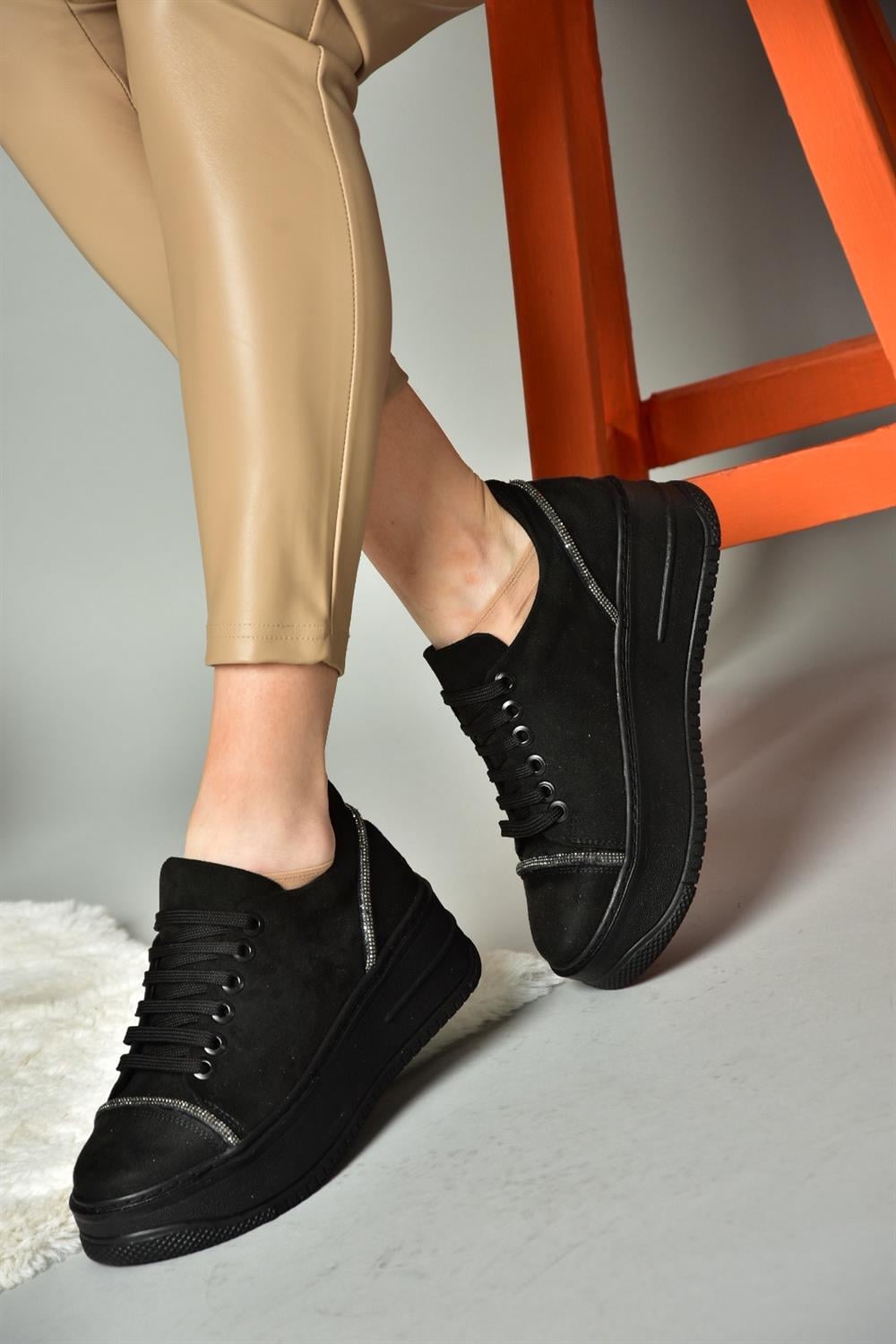 R274217502 Siyah Süet Kalın Tabanlı Spor Ayakkabı Sneakers