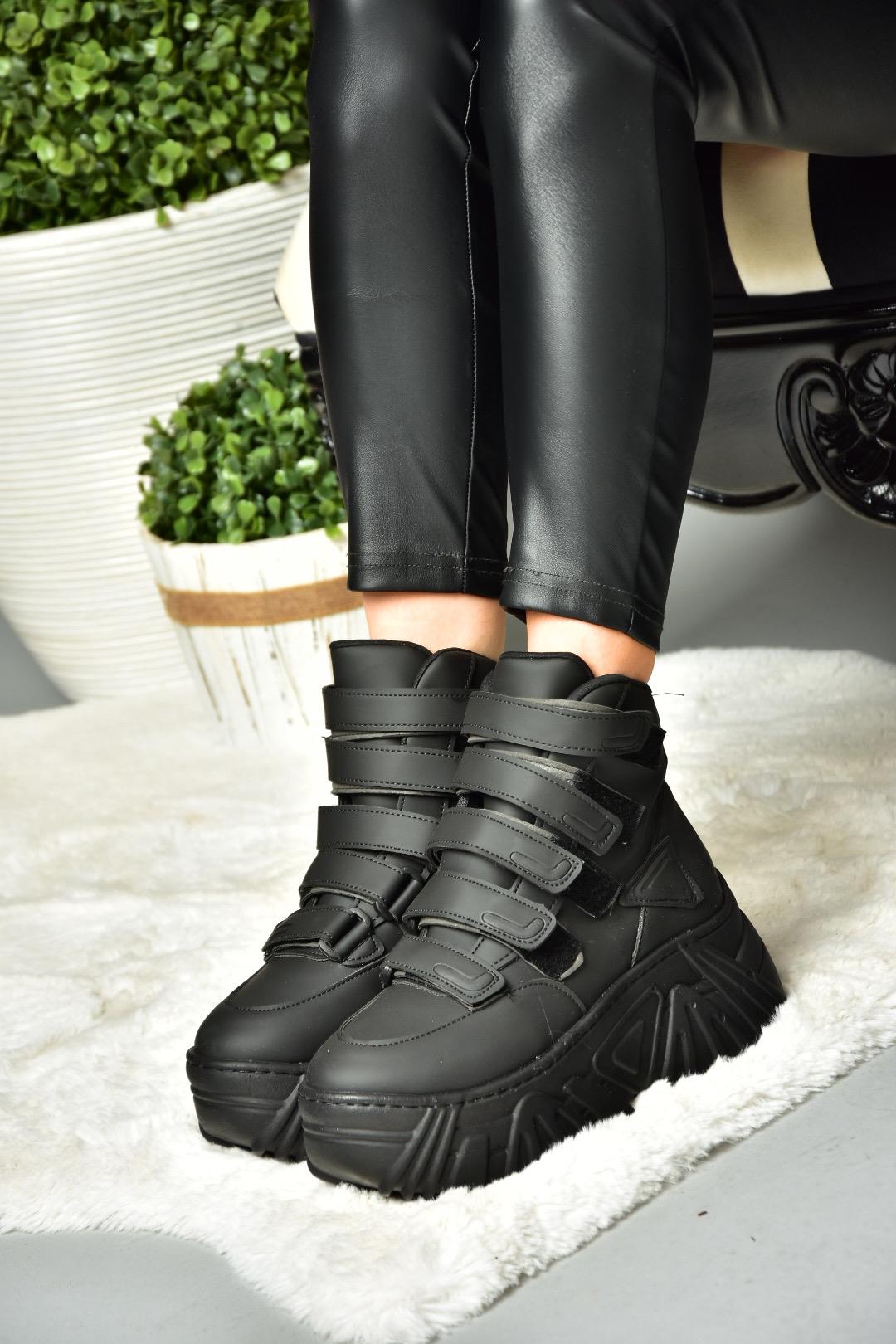 R973715109 Siyah Dolgu Tabanlı Kadın Spor Ayakkabı Sneakers