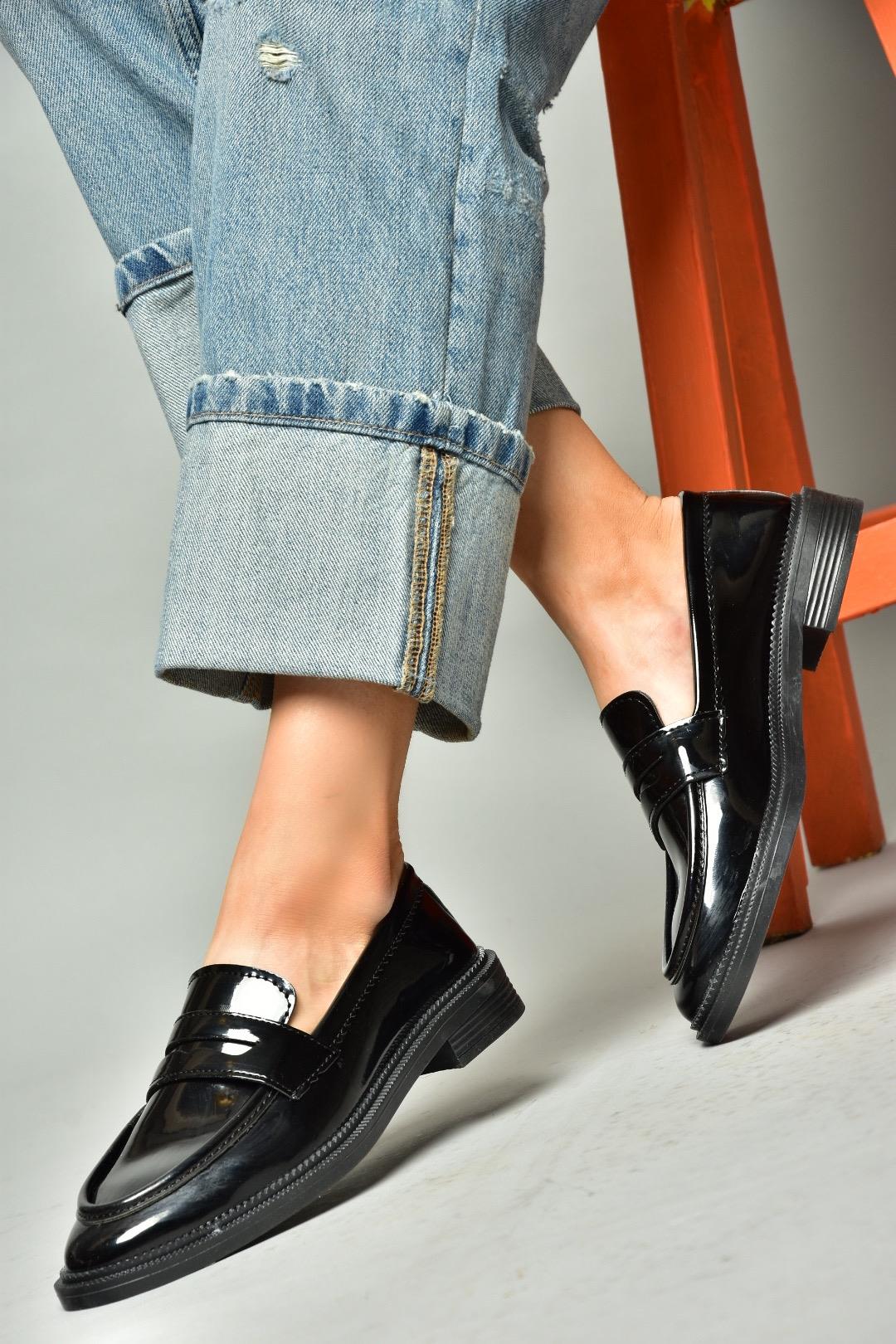 S652913008 Siyah Rugan Loafer Makosen Kadın Ayakkabı