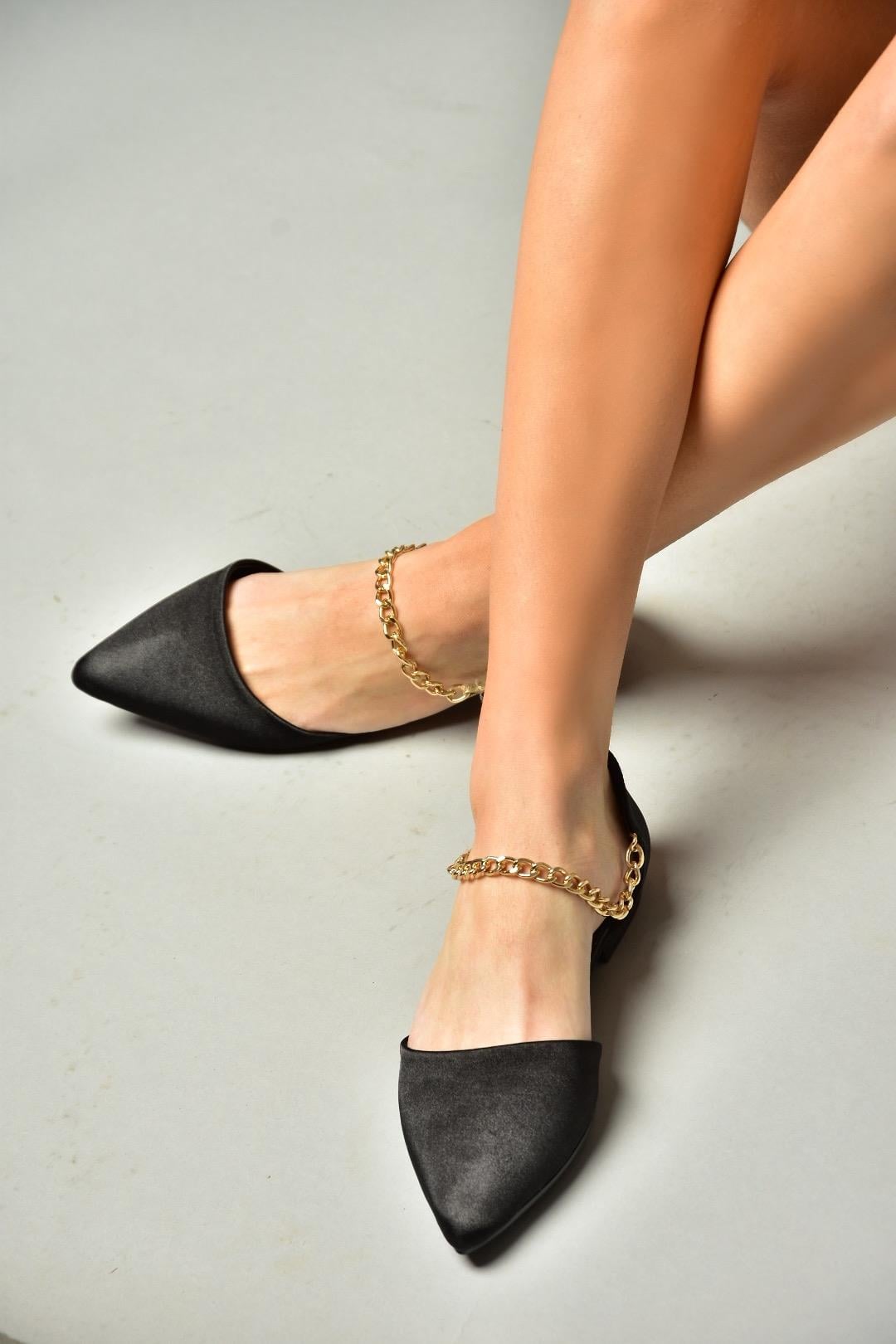 S726037504 Siyah Saten Kumaş Zincir Detaylı Kadın Babet