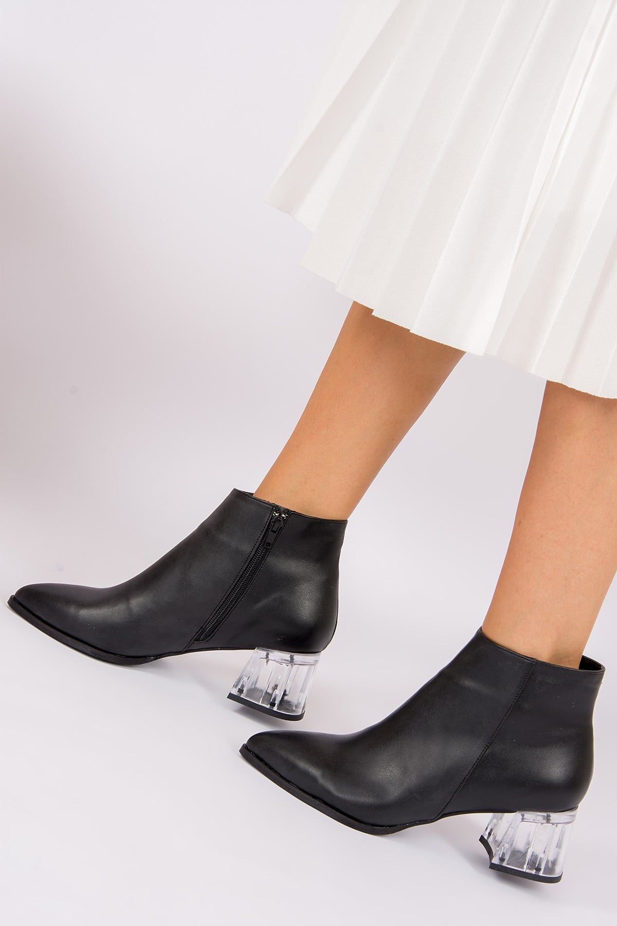 Siyah Kadın Bot G494996109