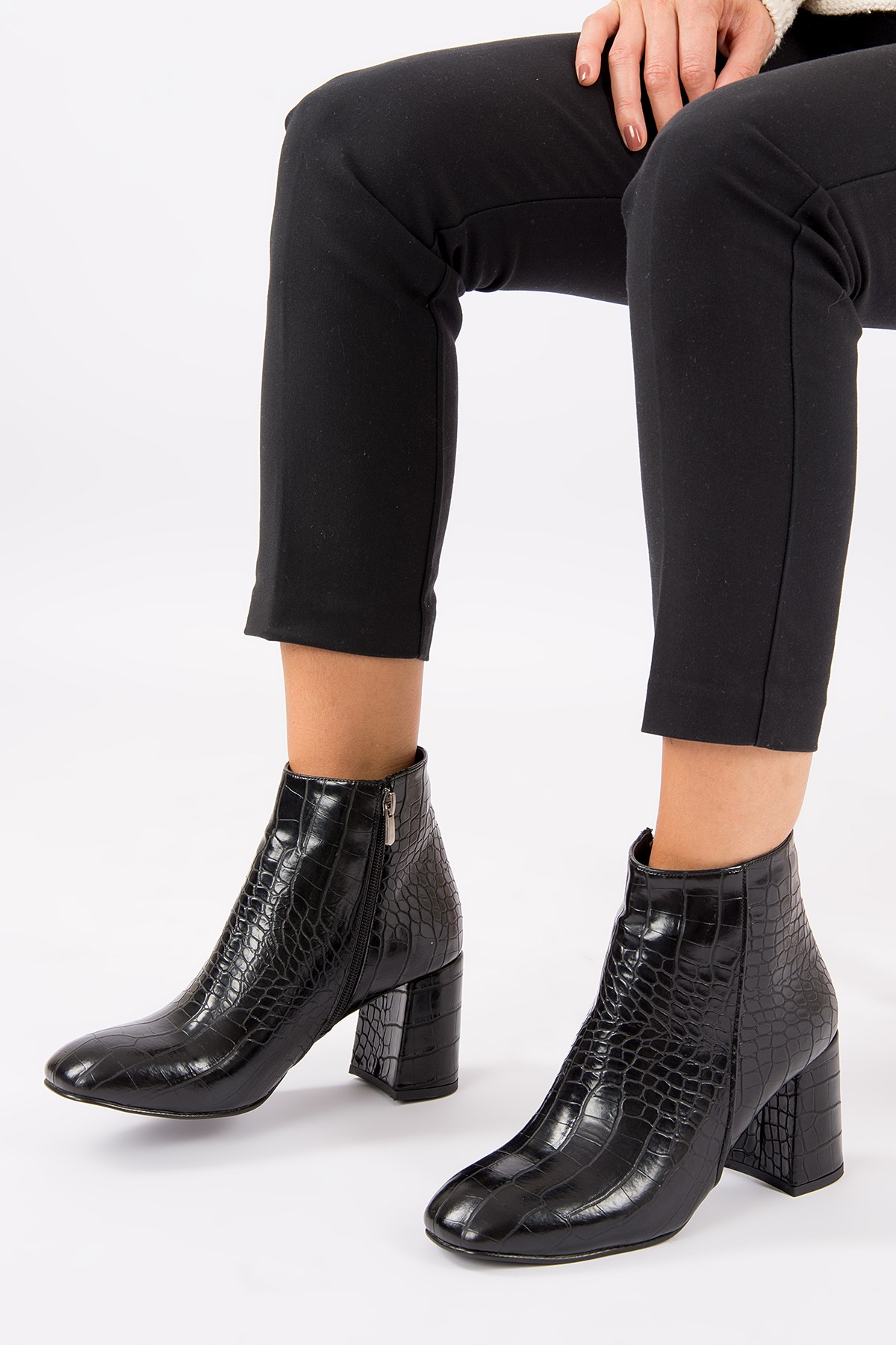 Siyah Kadın Bot G922421411