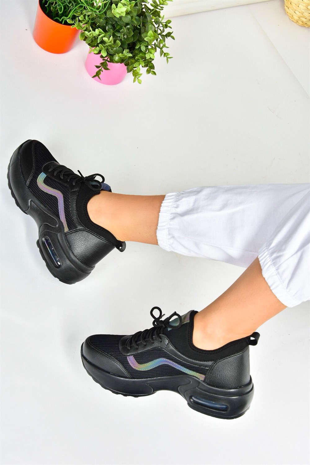 Siyah Kalın Tabanlı Günlük Spor Ayakkabı M702012109