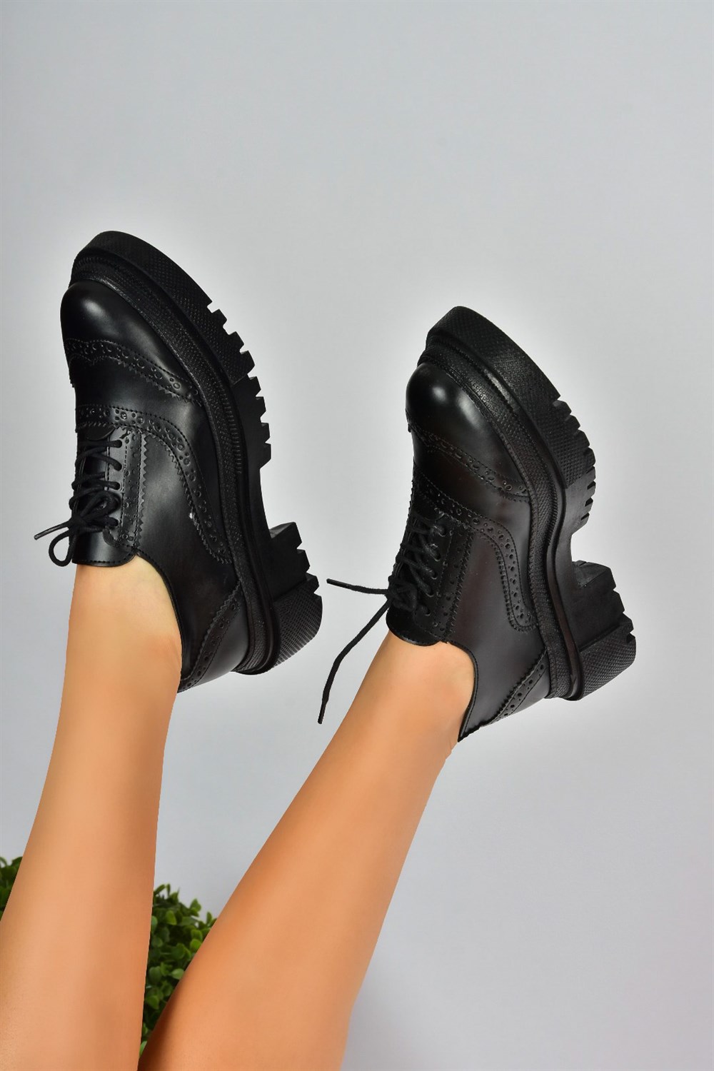 Siyah Kalın Tabanlı Kadın Oxford Ayakkabı M652262509