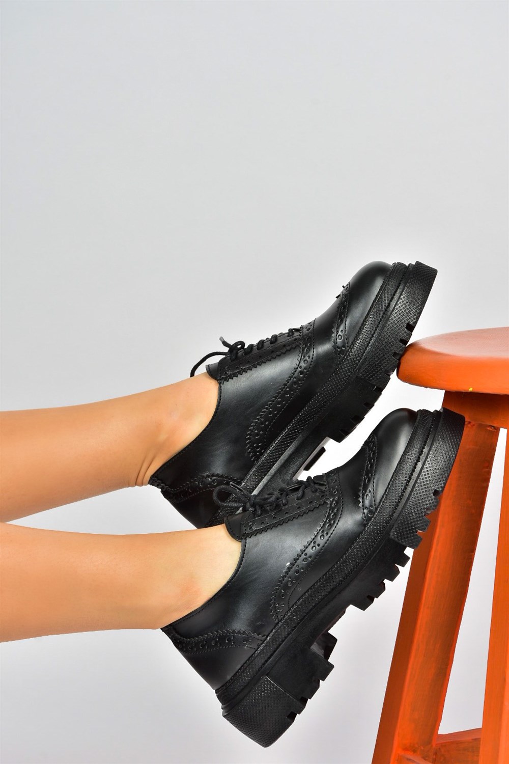 Siyah Kalın Tabanlı Kadın Oxford Ayakkabı M652262509