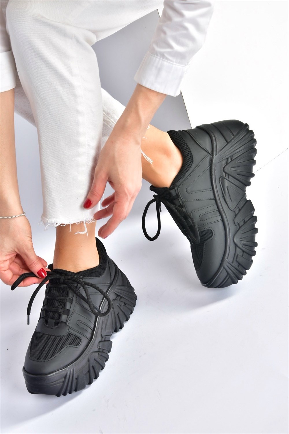 Siyah Kalın Tabanlı Kadın Spor Ayakkabı M973515009