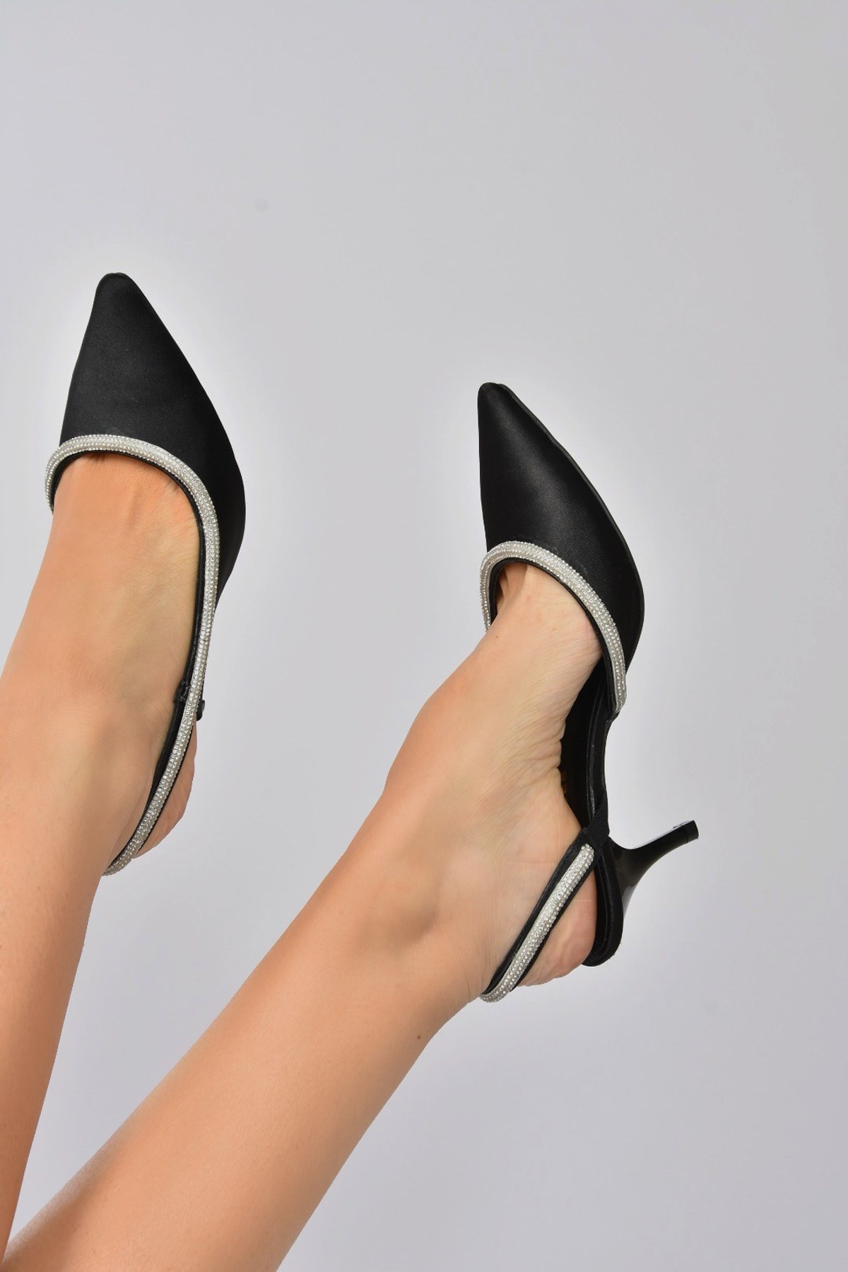 Siyah Kumaş Taşlı Topuklu Kadın Abiye Ayakkabı K227431004