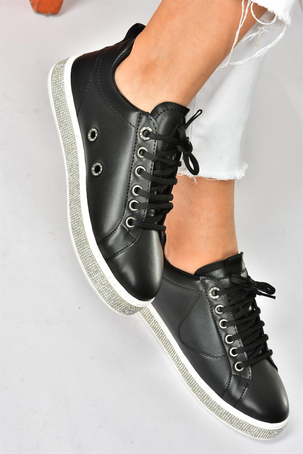 Siyah Taş Detaylı Kadın Spor Ayakkabı Sneakers P820251009