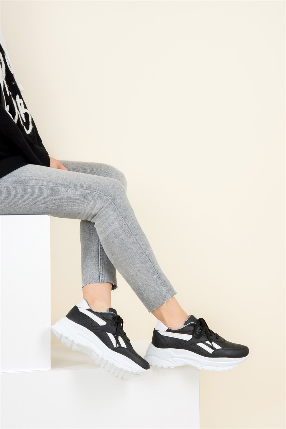 Siyah/Beyaz Kadın Sneakers F288052909