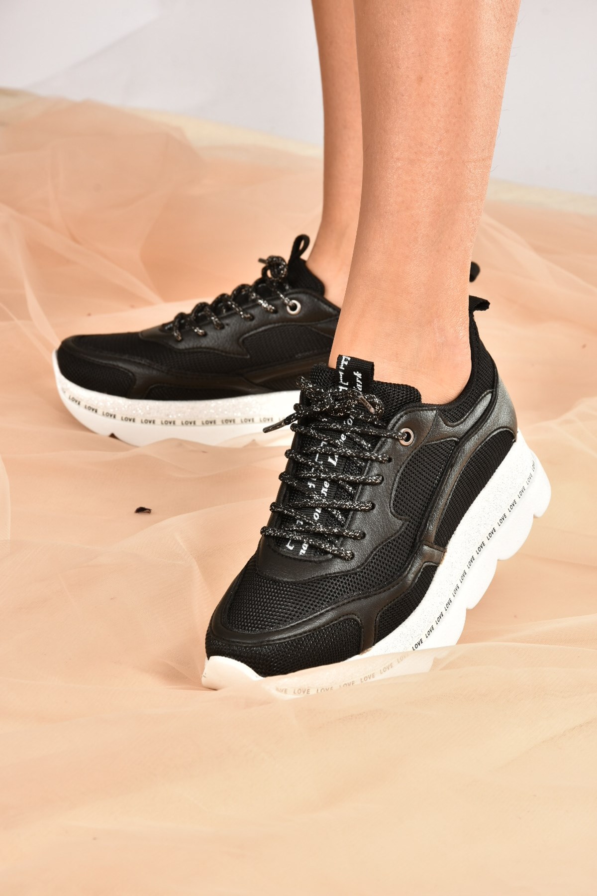 Siyah/Beyaz Triko Kumaş Kadın Sneakers K702014104