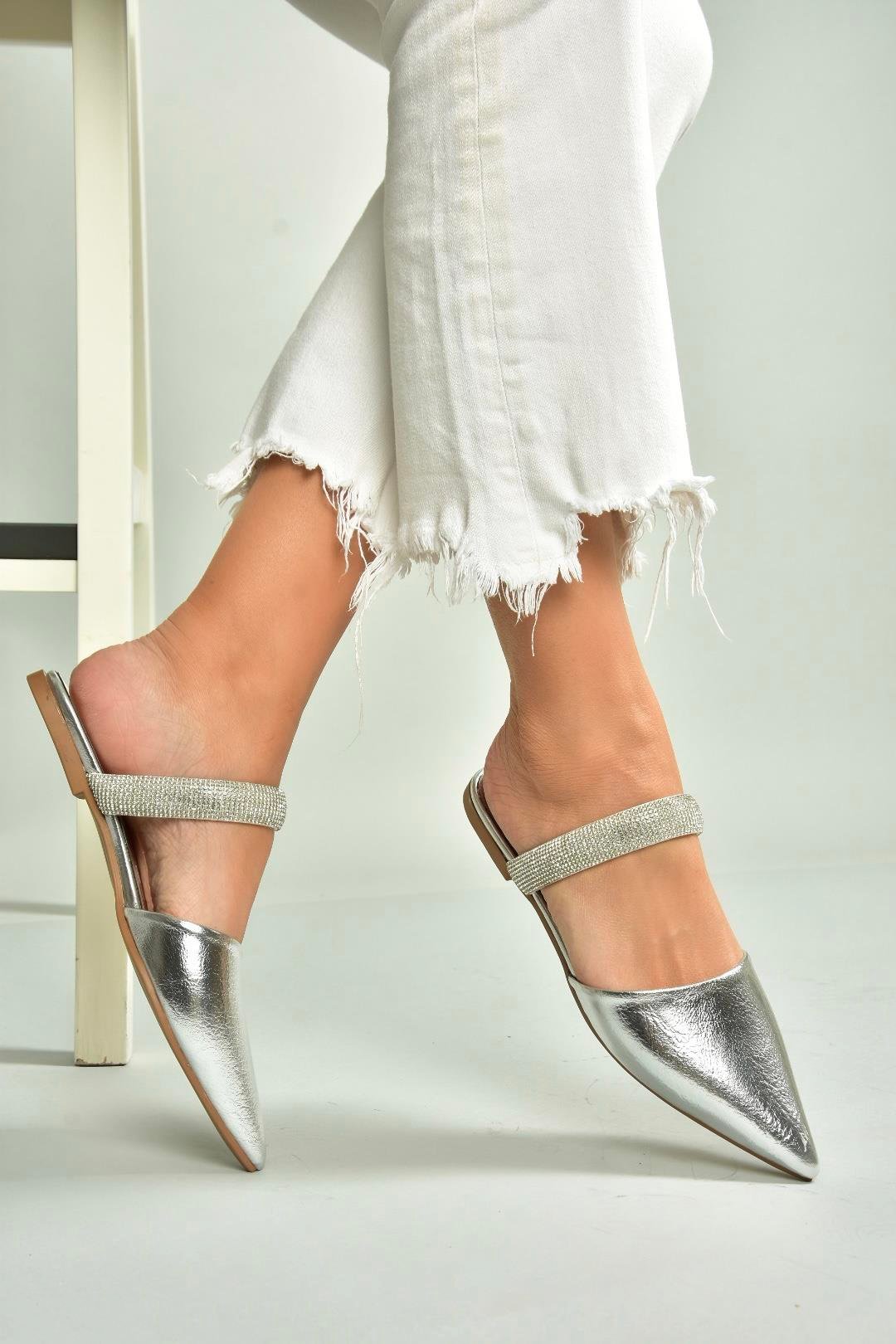 U590491809 Gümüş Sivri Burunlu Kadın Terlik