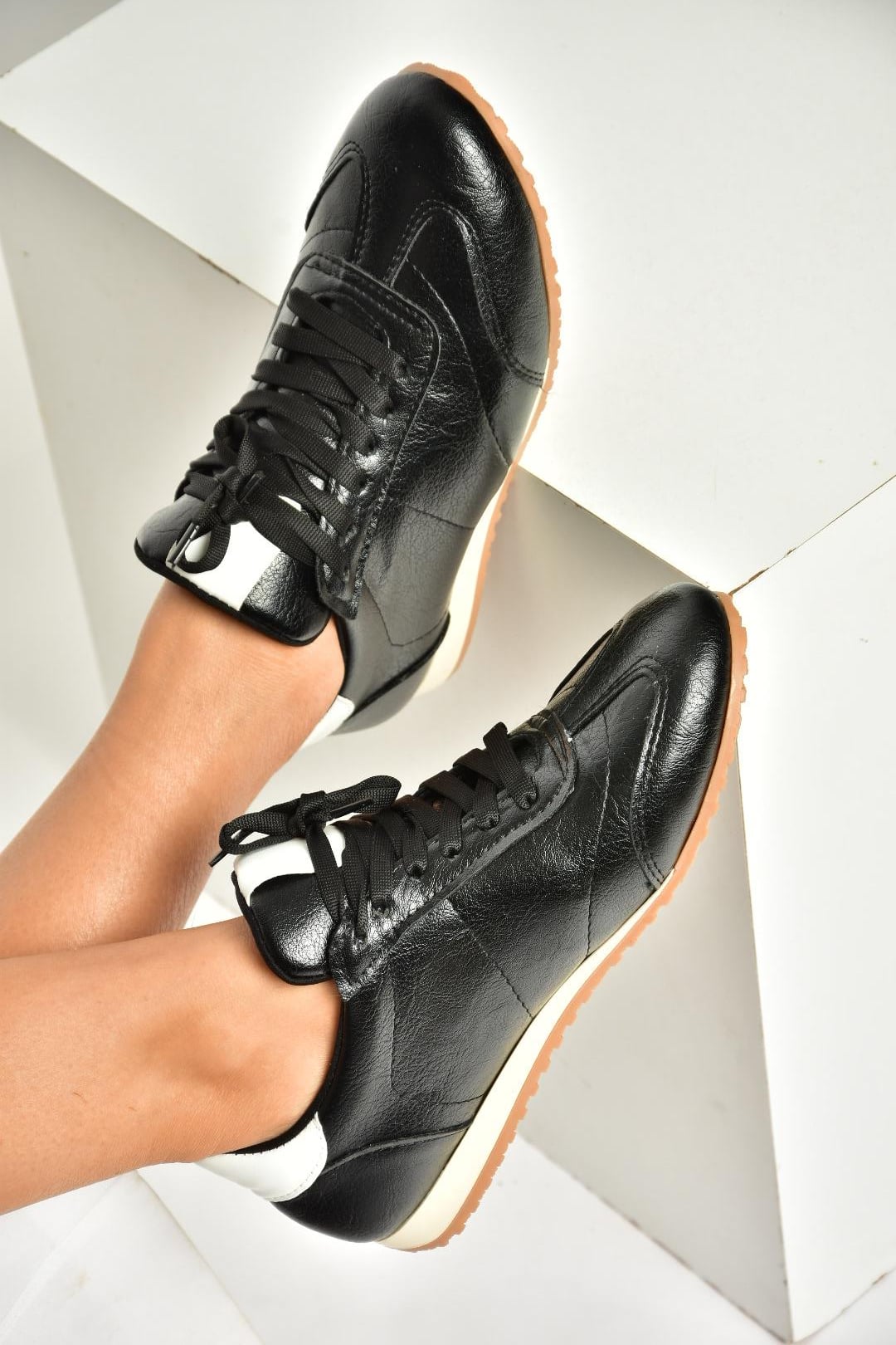 U820730409 Siyah Spor Ayakkabı Sneakers
