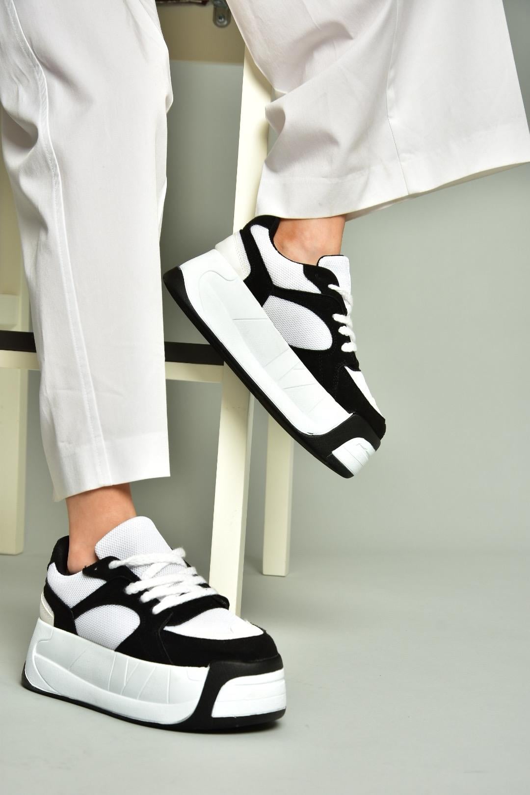 U973219002 Siyah/Beyaz Kalın Tabanlı Spor Ayakkabı Sneakers