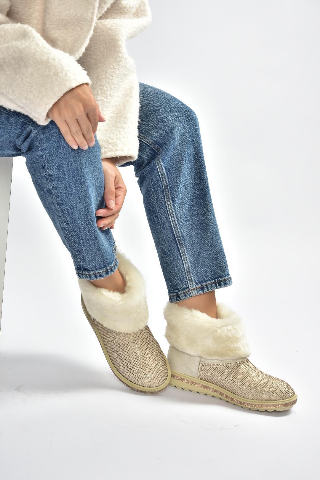 V250014702 Bej Süet Tüylü Kadın Bot