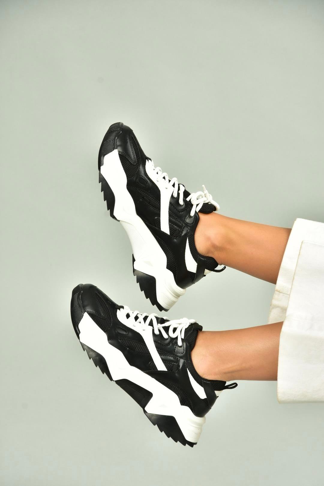 V312613509 Siyah/Beyaz Spor Ayakkabı Sneakers