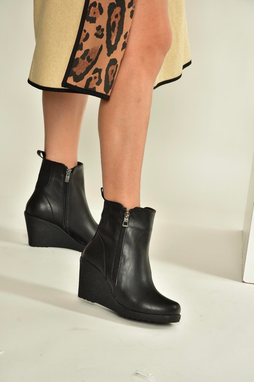 V361196809 Siyah Dolgu Topuklu Kadın Bot