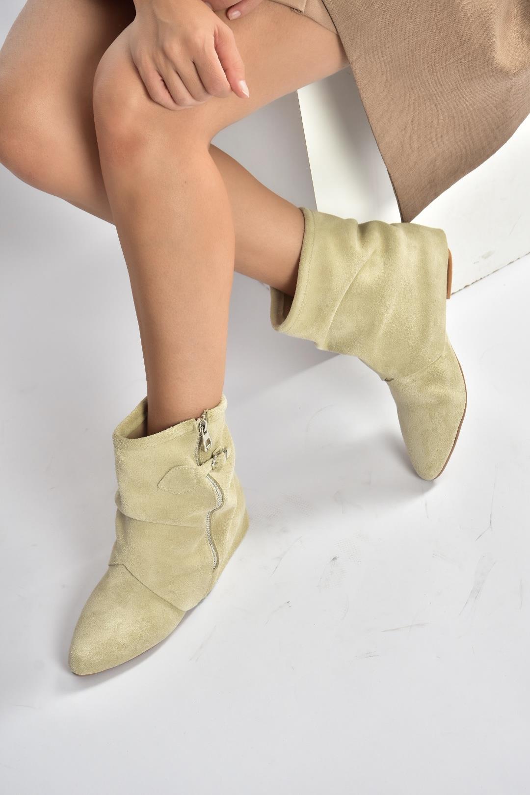 V380614202 Bej Hakiki Deri Süet Fermuar Detaylı Günlük Kadın Bot