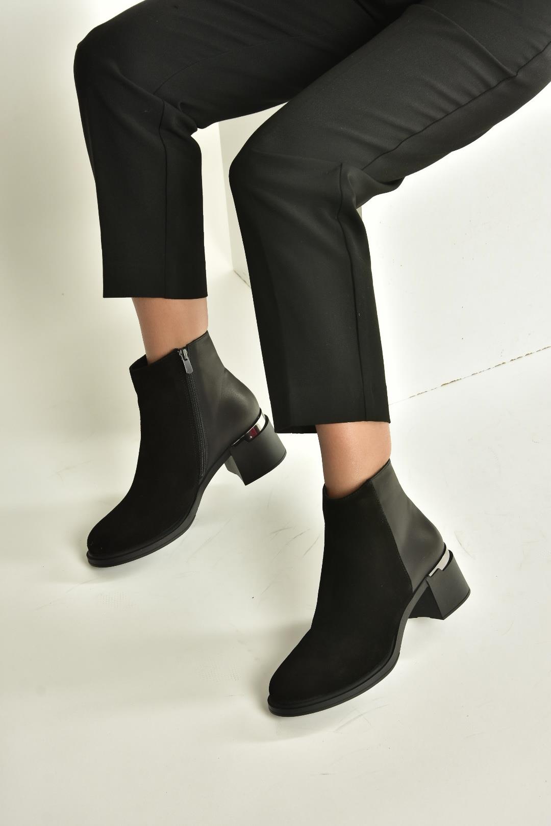 V555559502 Siyah Hakiki Deri Süet Kalın Topuklu Kadın Bot