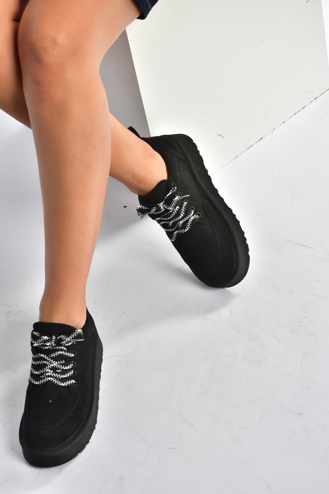 V602045402 Siyah Süet Kalın Tabanlı Günlük Kadın Ayakkabı