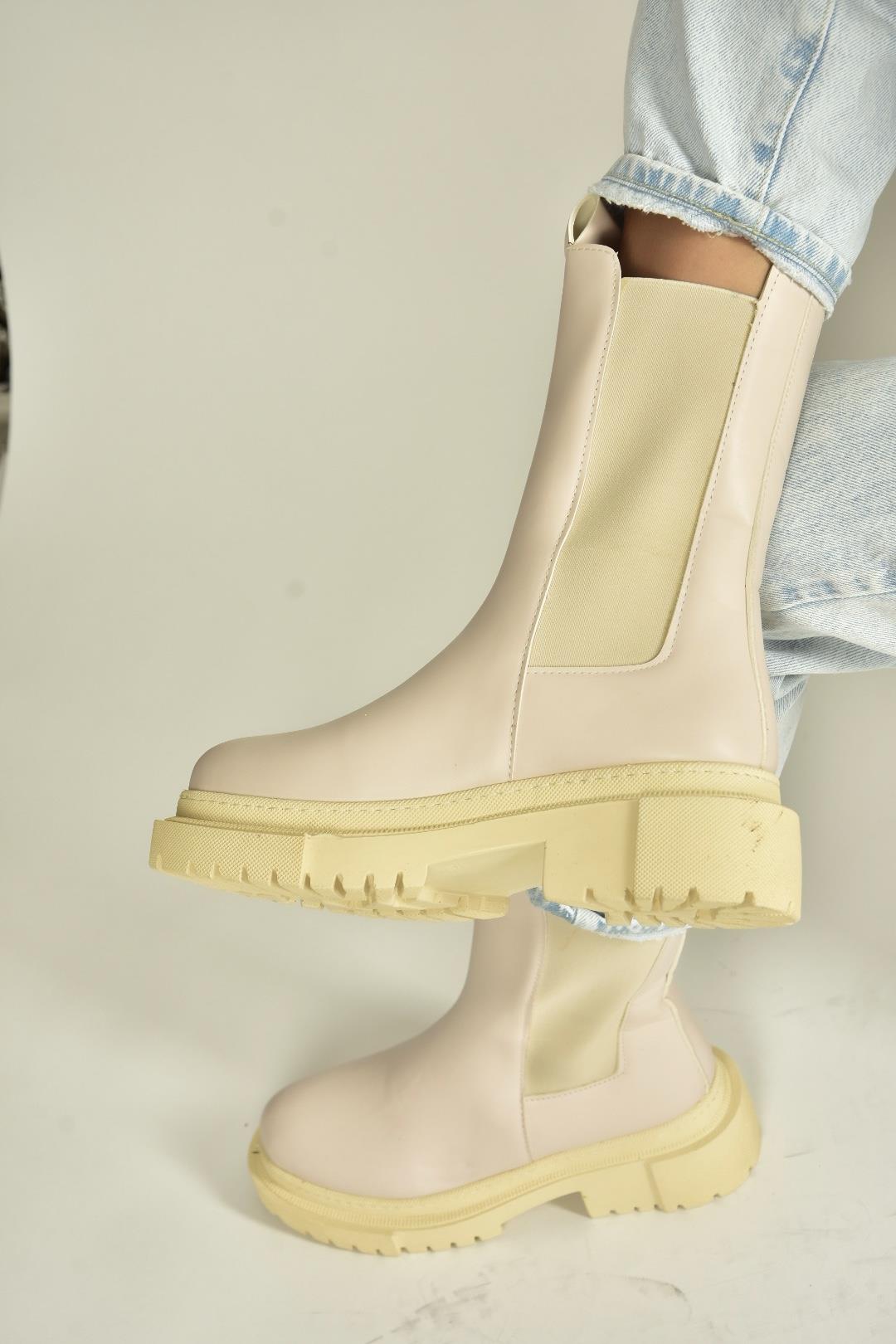 V652649009 Bej Lastik Detaylı Kalın Tabanlı Kadın Bot