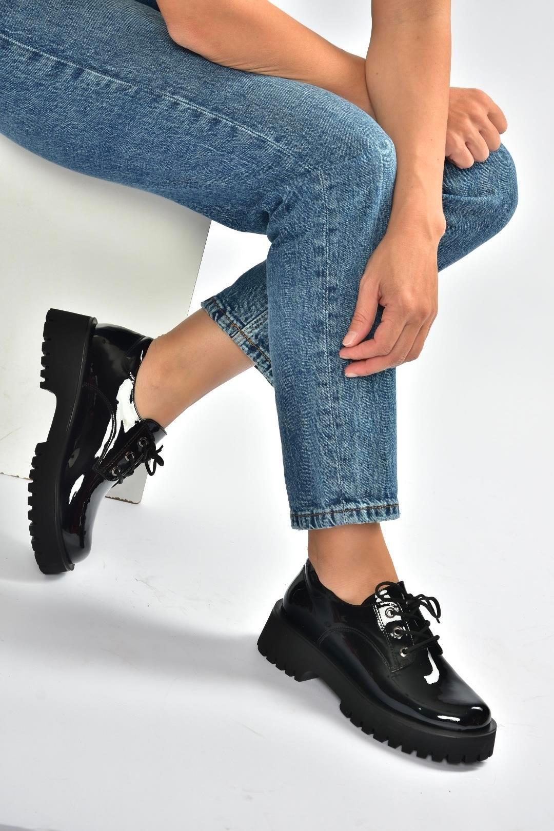 V820007108 Siyah Rugan Kalın Tabanlı Klasik Ayakkabı