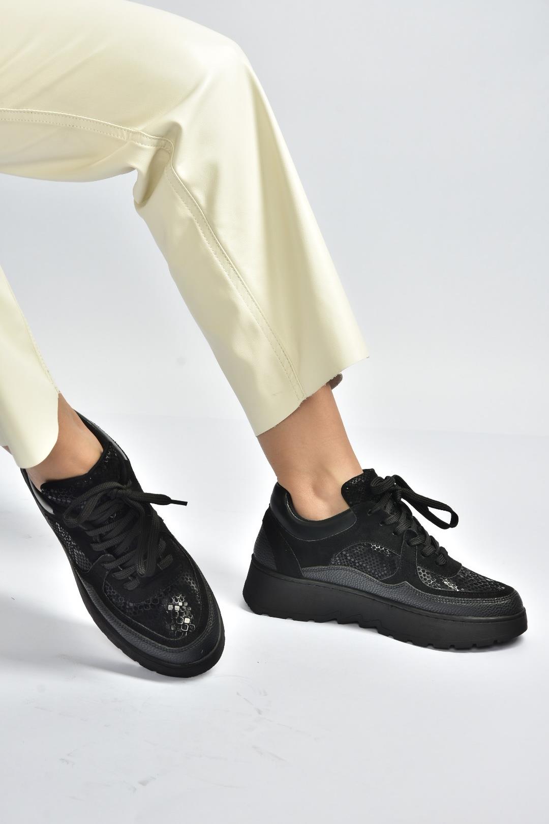 V820720309 Siyah Kalın Tabanlı Spor Ayakkabı Sneakers